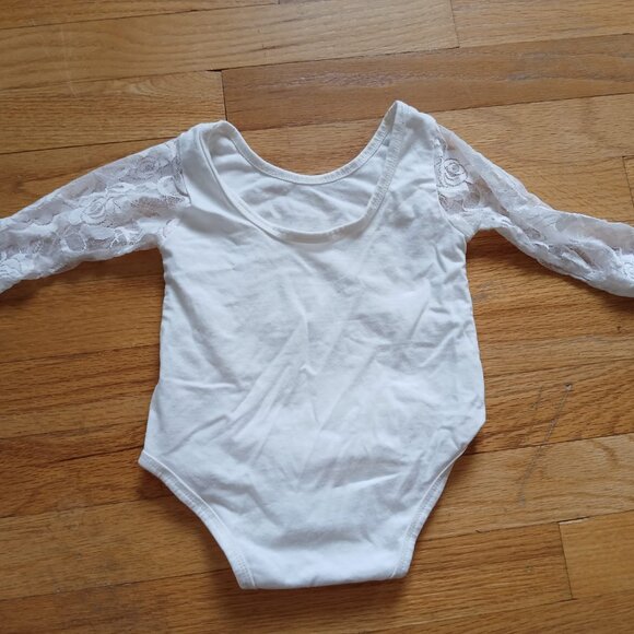 First Birthday Onesie | Lace Sleeve | 100% Cotton | 9–12 Months - Picture 2 of 3